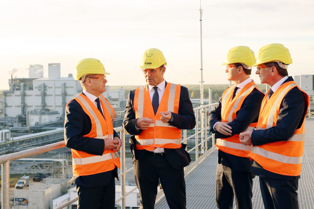 Bundeskanzler Olaf Scholz Zu Gast Bei BASF In Schwarzheide | Seenluft24 ...