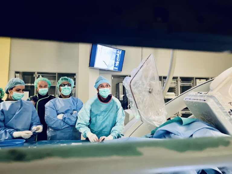 Die Sana Kliniken Niederlausitz laden am 29. November 2023 zu einem kostenfreien HerzTag in Senftenberg ein.