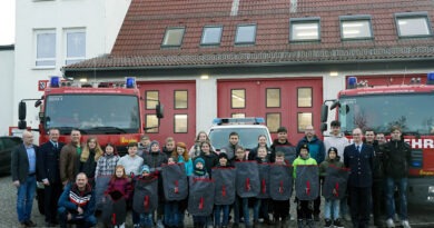 Die Stadt Schwarzheide würdigt heranwachsende Feuerwehrleute.