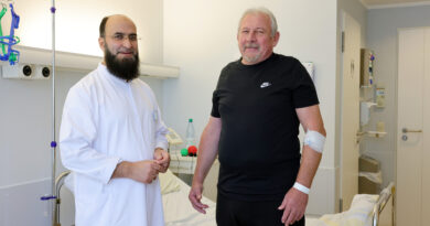 Dr. Ahmad Oyais: Renommierter Chirurg in den Sana Kliniken Niederlausitz. Patienten reisen hunderte Kilometer für erstklassige Versorgung.