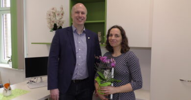 Bürgermeister Mirko Buhr mit Hausärztin Rebecca Kaupisch