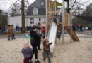 Am Freitag Nachmittag hat Bürgermeister Christoph Schmidt anlässlich des 10-jährigen Jubiläums der KiTA „Villa am Wald“ in Schwarzheide-Ost die neue Außenspielanlage an die kleinen Nutzer übergeben.