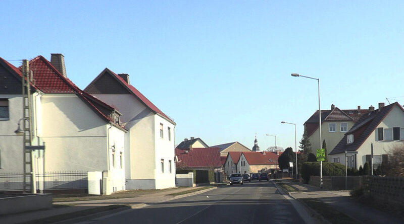 Blick auf die Bundesstraße in Plessa