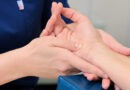 Wieder mehr selbst schaffen: Ergotherapie in Lauchhammer stärkt den Alltag Hände bei einer ergotherapeutischen Übung in Lauchhammer