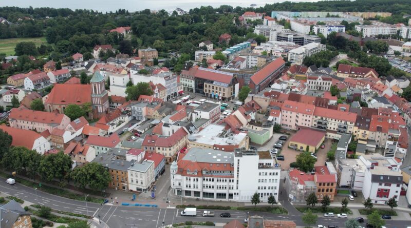 Archiv-Luftaufnahme der Senftenberger Innenstadt; keine Aufnahme der erneuerten Bahnhofstraße.